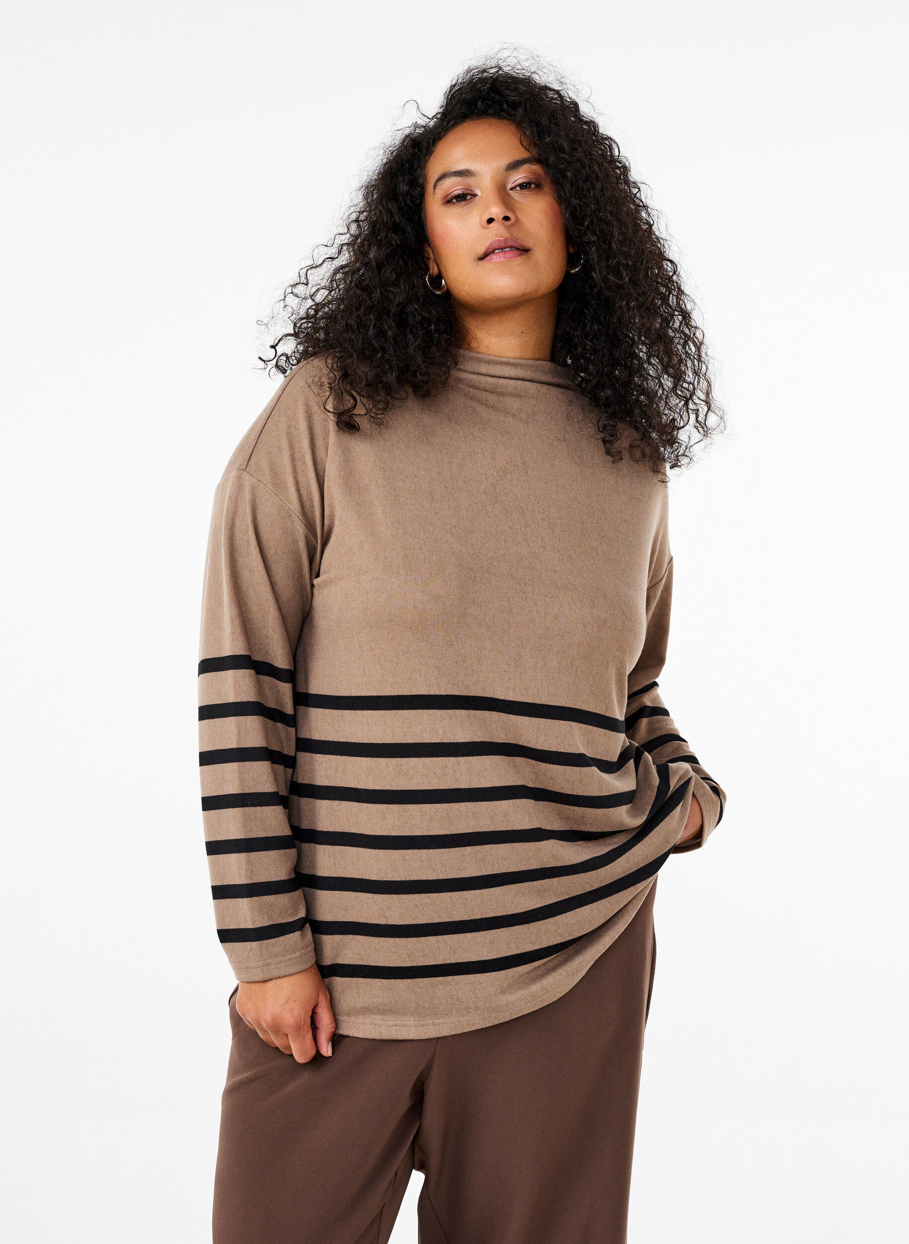 Zizzi Bluse med h&oslash;y hals og lange ermer, Beige, Model image number 0