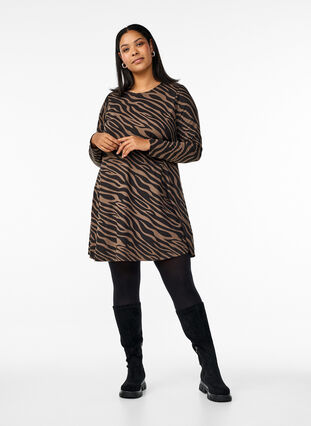Zizzi Langermet kjole med rund hals og sebramønster, Walnut Zebra, Model image number 2