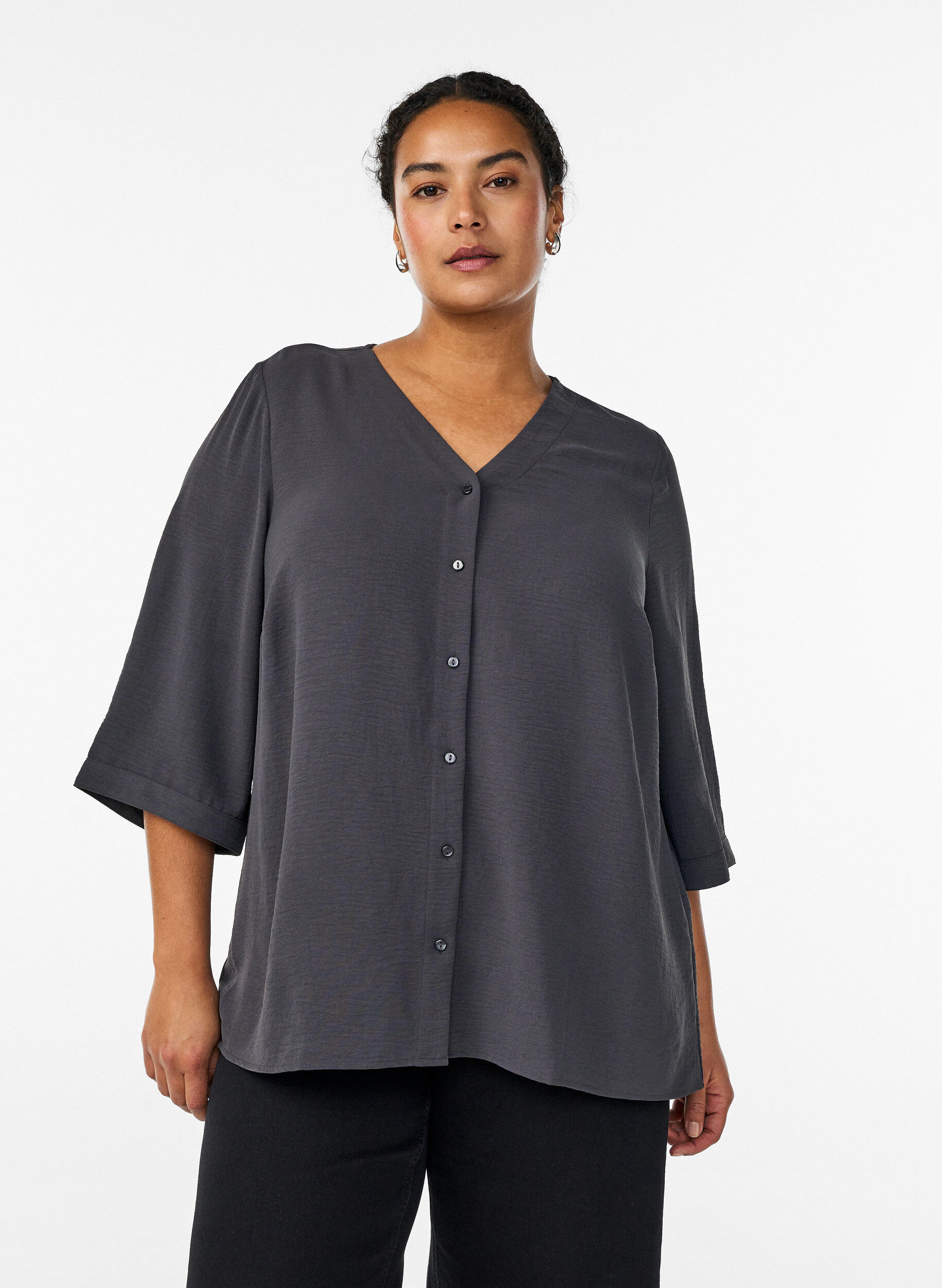 Skjortebluse med v-hals og 3/4 ermer, Gr&aring;, Model