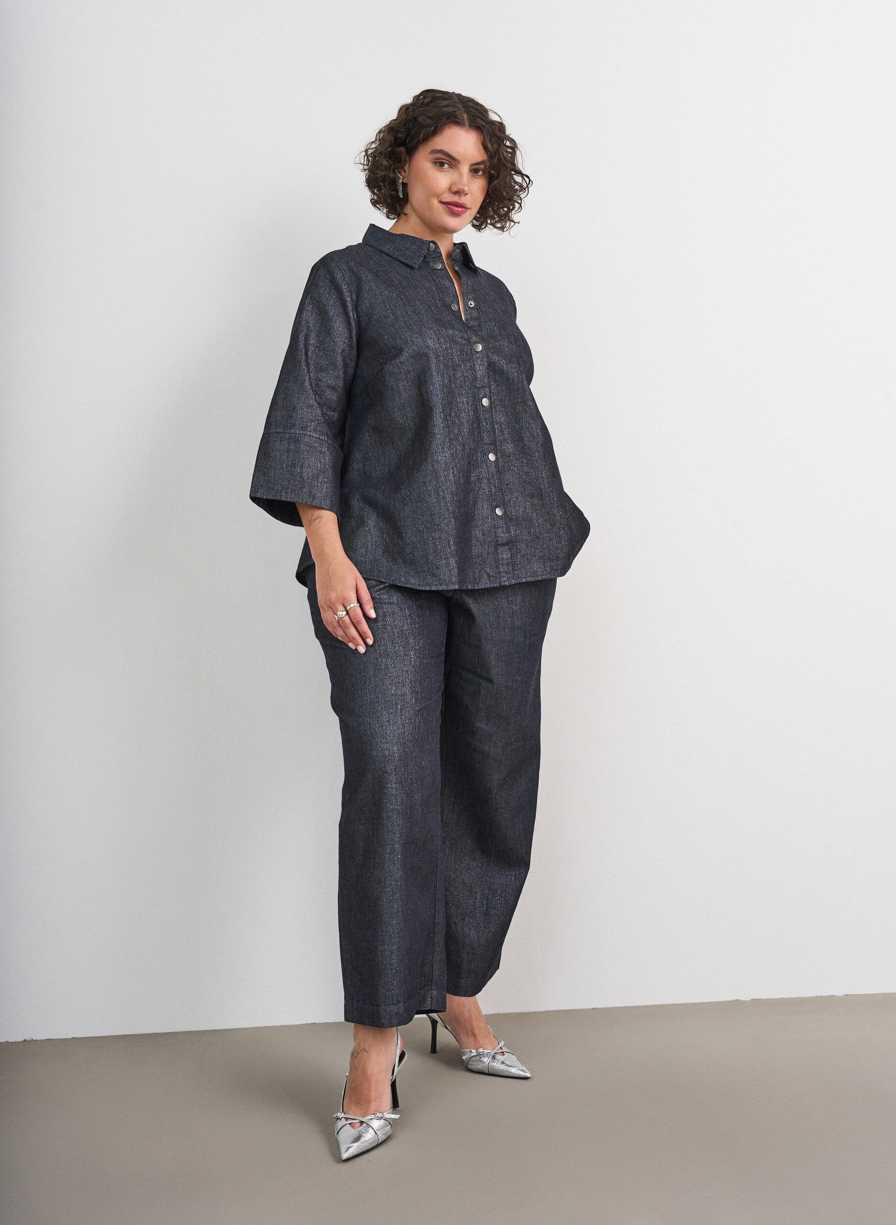 ZizziDenimskjorte med glittertr&aring;d og 3/4 ermer, Gr&aring;, Model image number 1