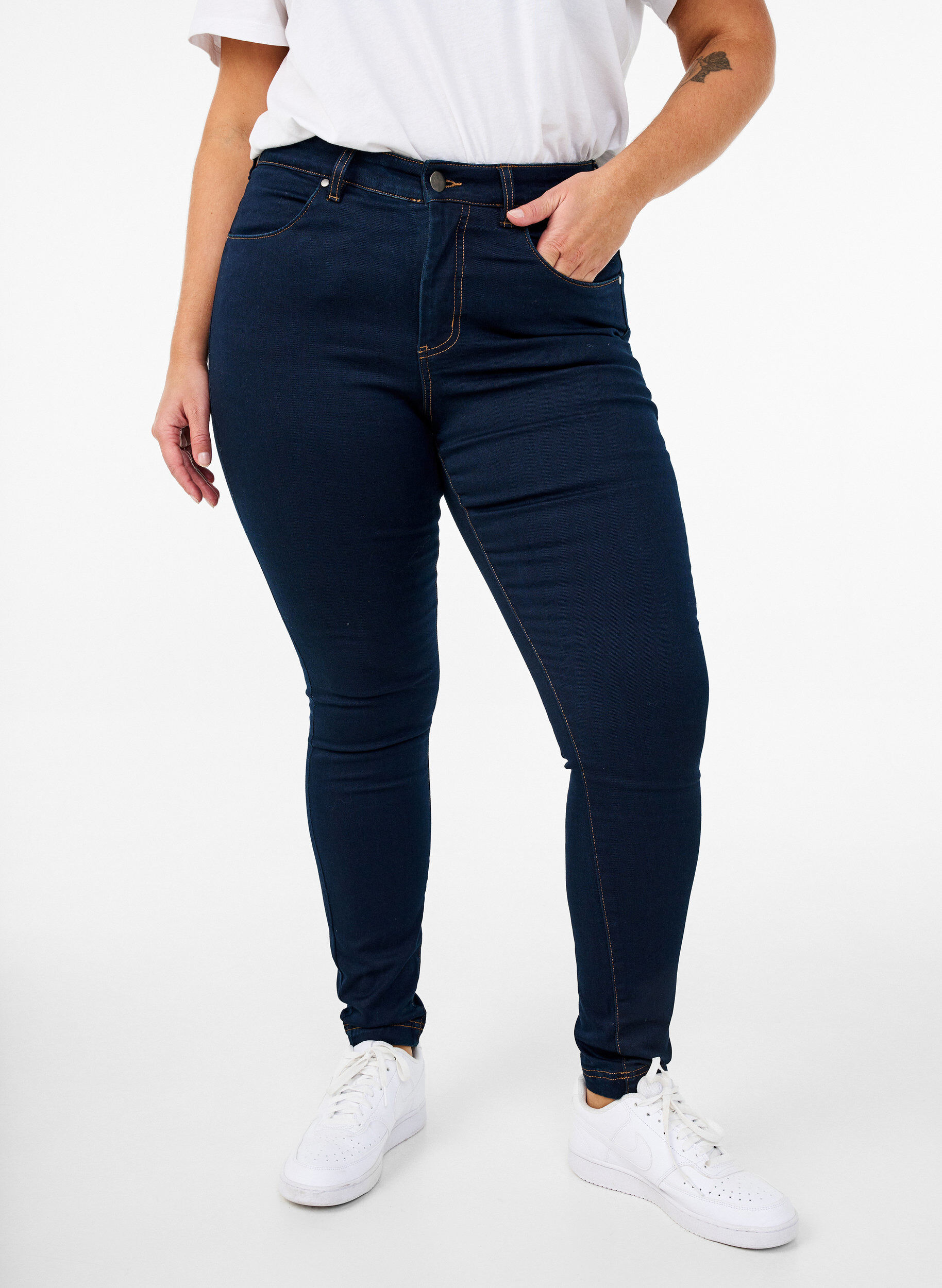 ZizziSuper slim Amy jeans med h&oslash;yt liv, Unwashed, Model image number 2