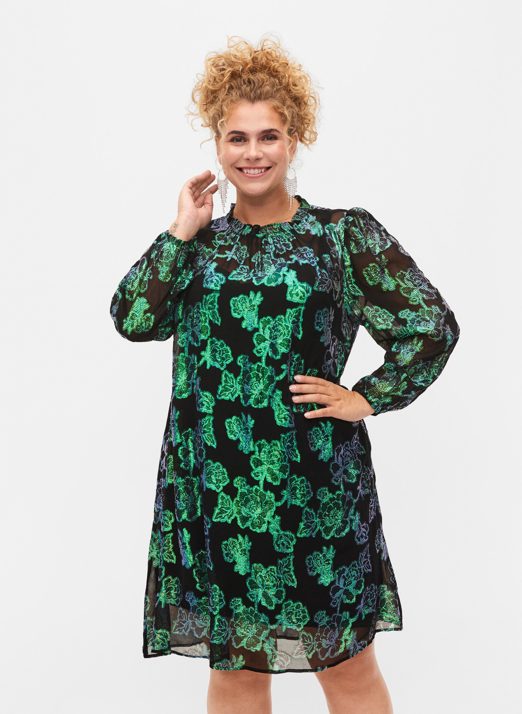 Zizzi Blomstrete kjole i viskose med lurex struktur, Black w. Green Lurex, Model image number 0