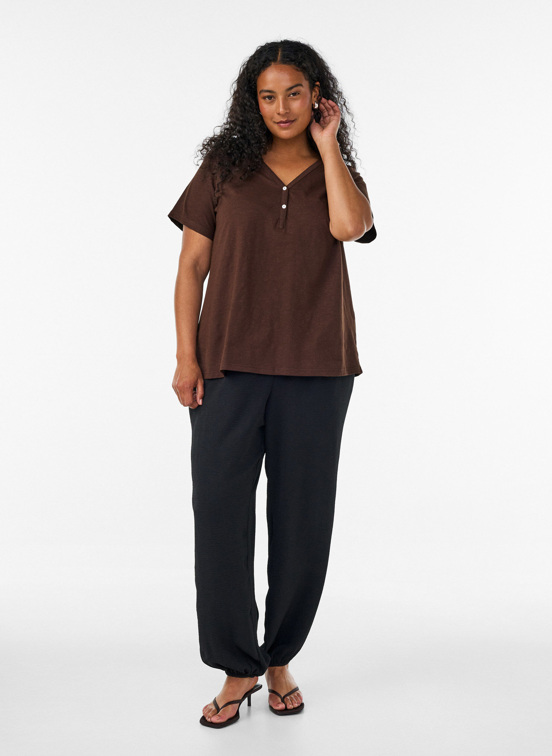 ZizziT-skjorte med knappdetalj, Brun, Model image number 1