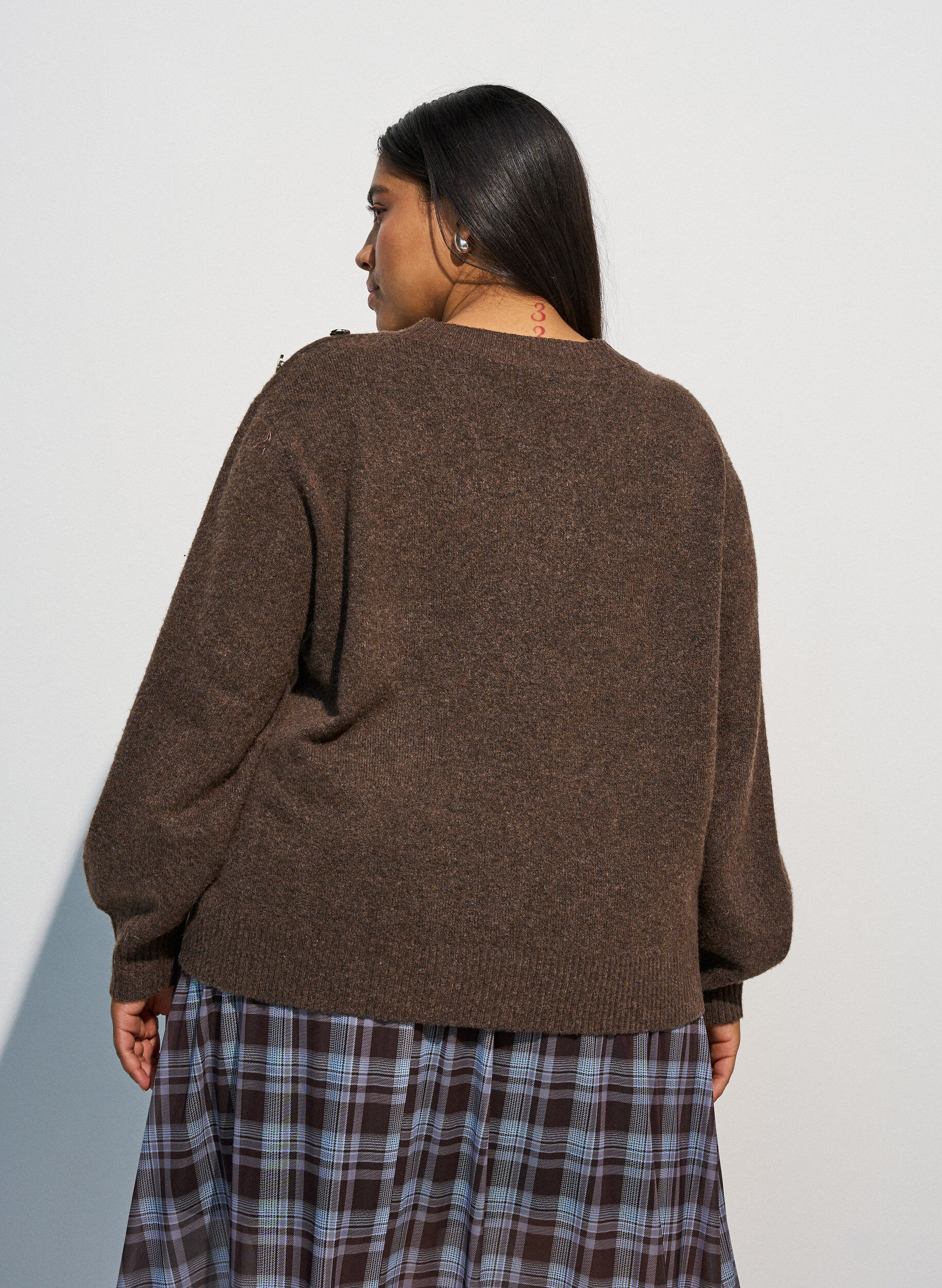 ZizziStrikket bluse med knappdetalj, Brun, Model image number 2