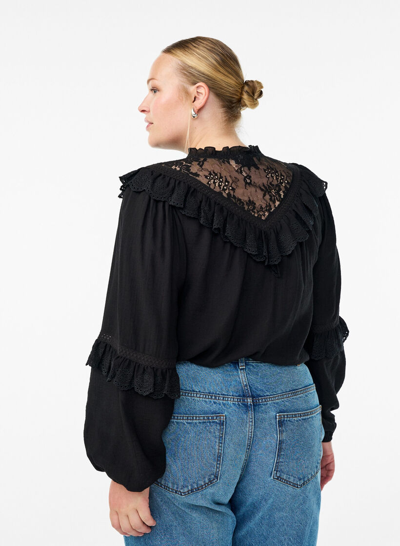 Viskose bluse med blonder og volanger, Black, Model