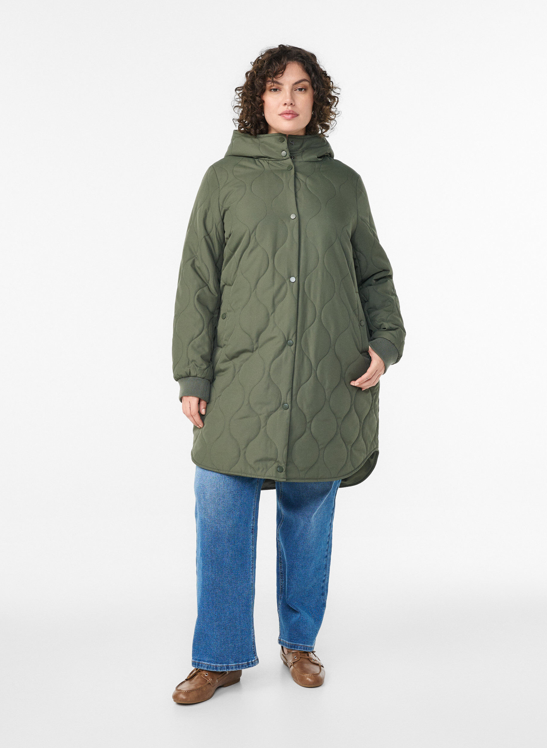 ZizziMellomlang quiltet jakke med hette, Gr&oslash;nn, Model image number 1