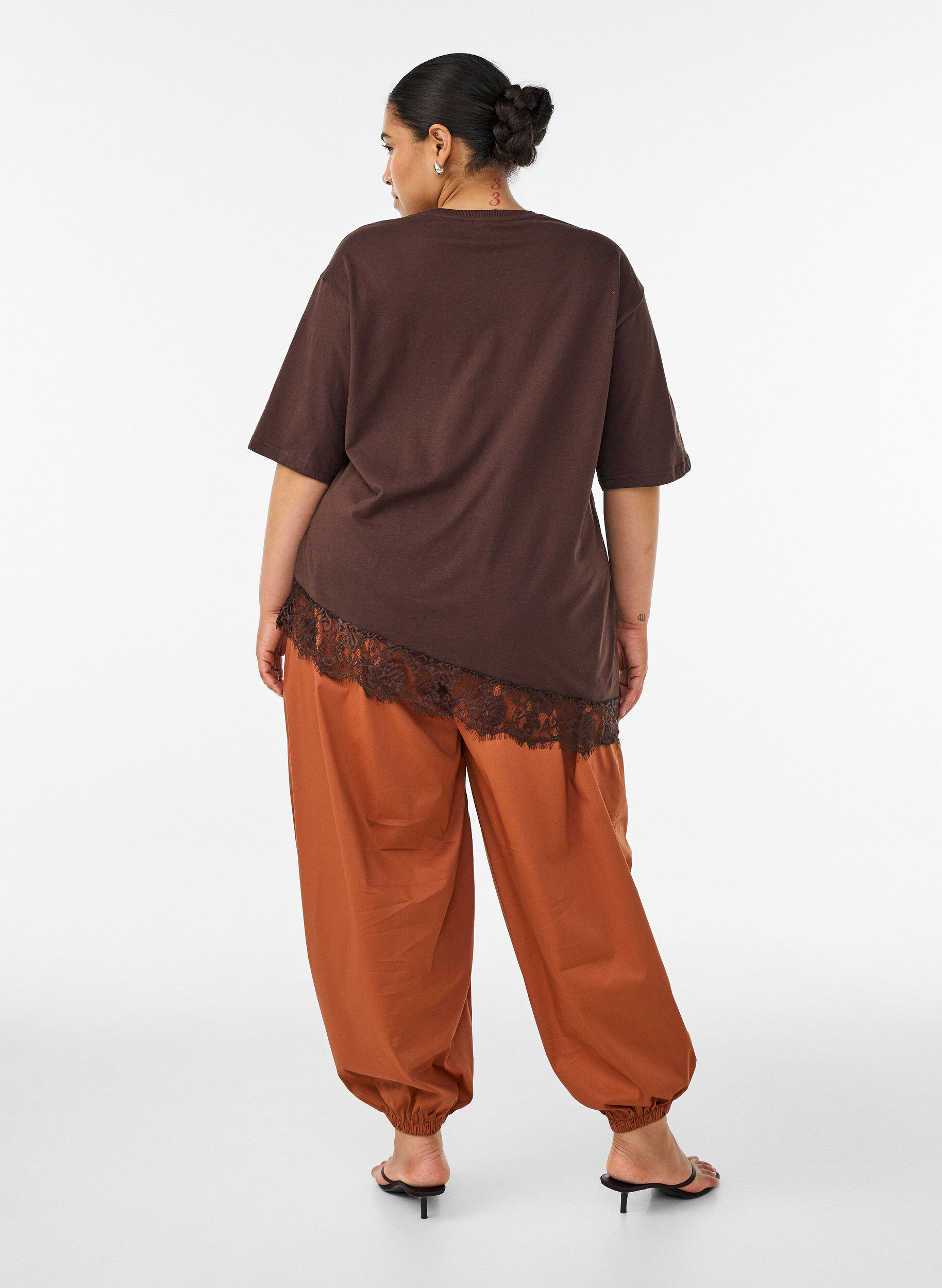 ZizziBallongbukser med lommer og elastisk midje, Brun, Model image number 1