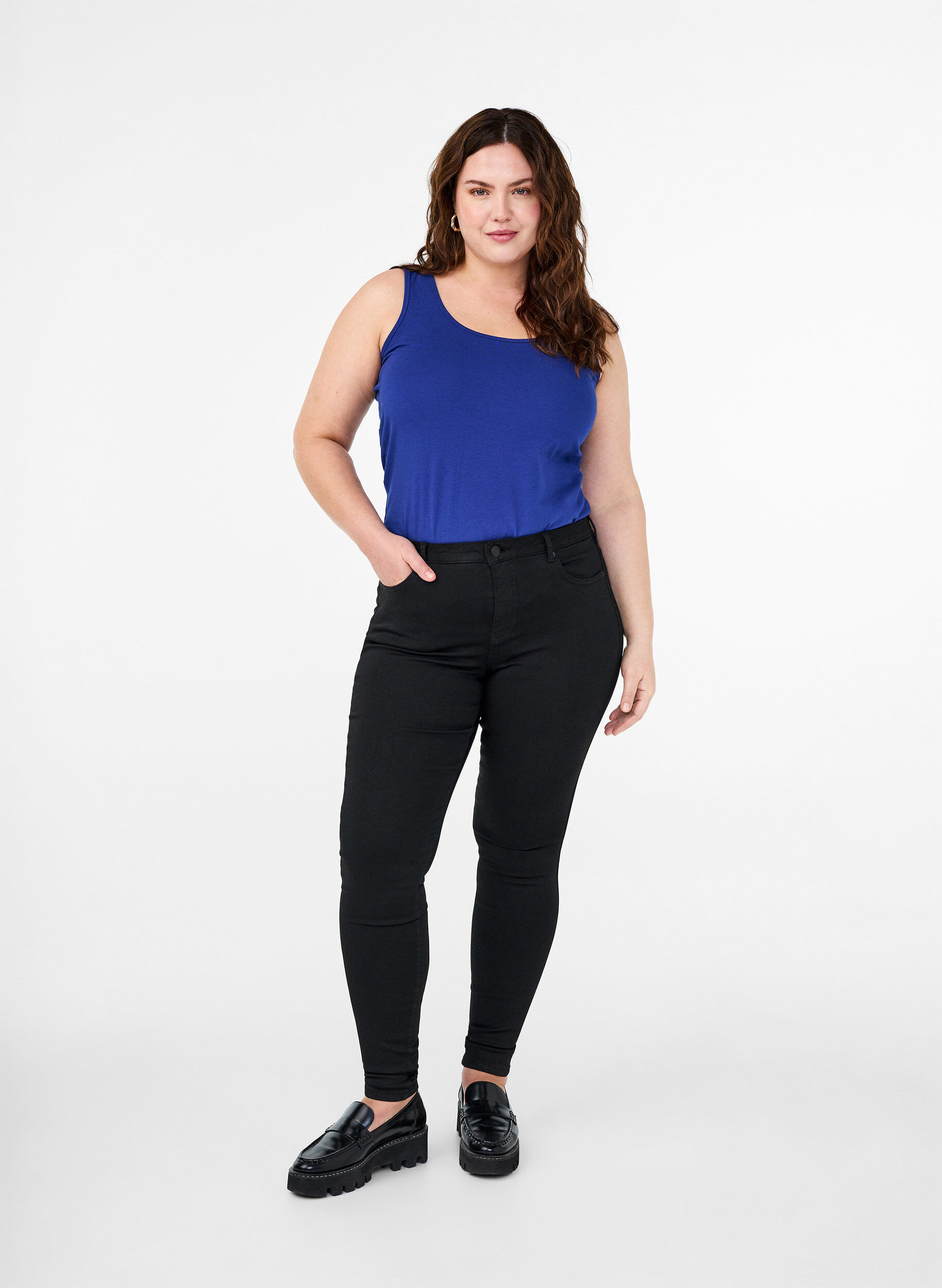 ZizziEnsfarget basic topp i bomull, Bl&aring;, Model image number 1