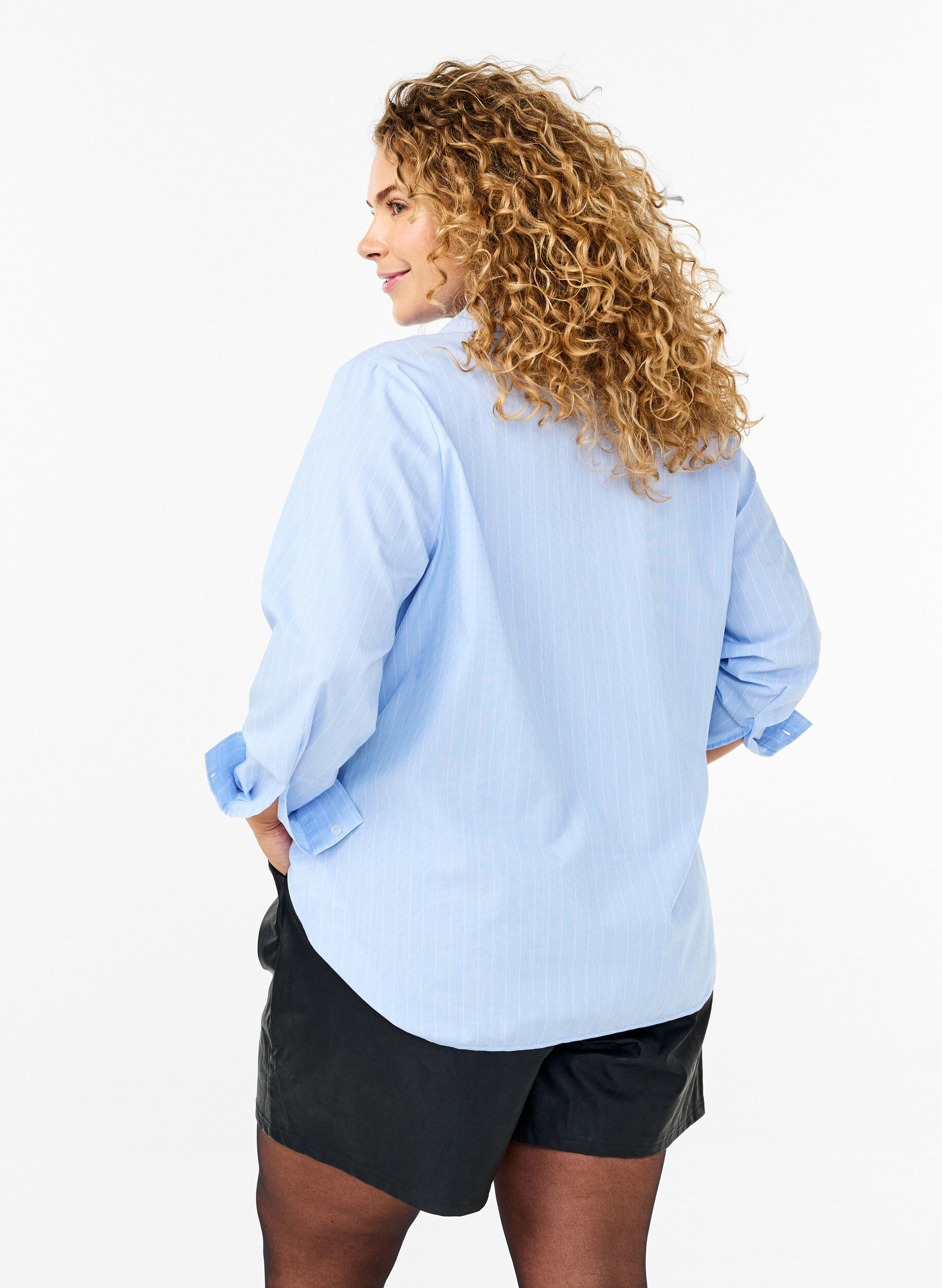 Zizzi L&oslash;se shorts i imitert skinn, Black, Model image number 1