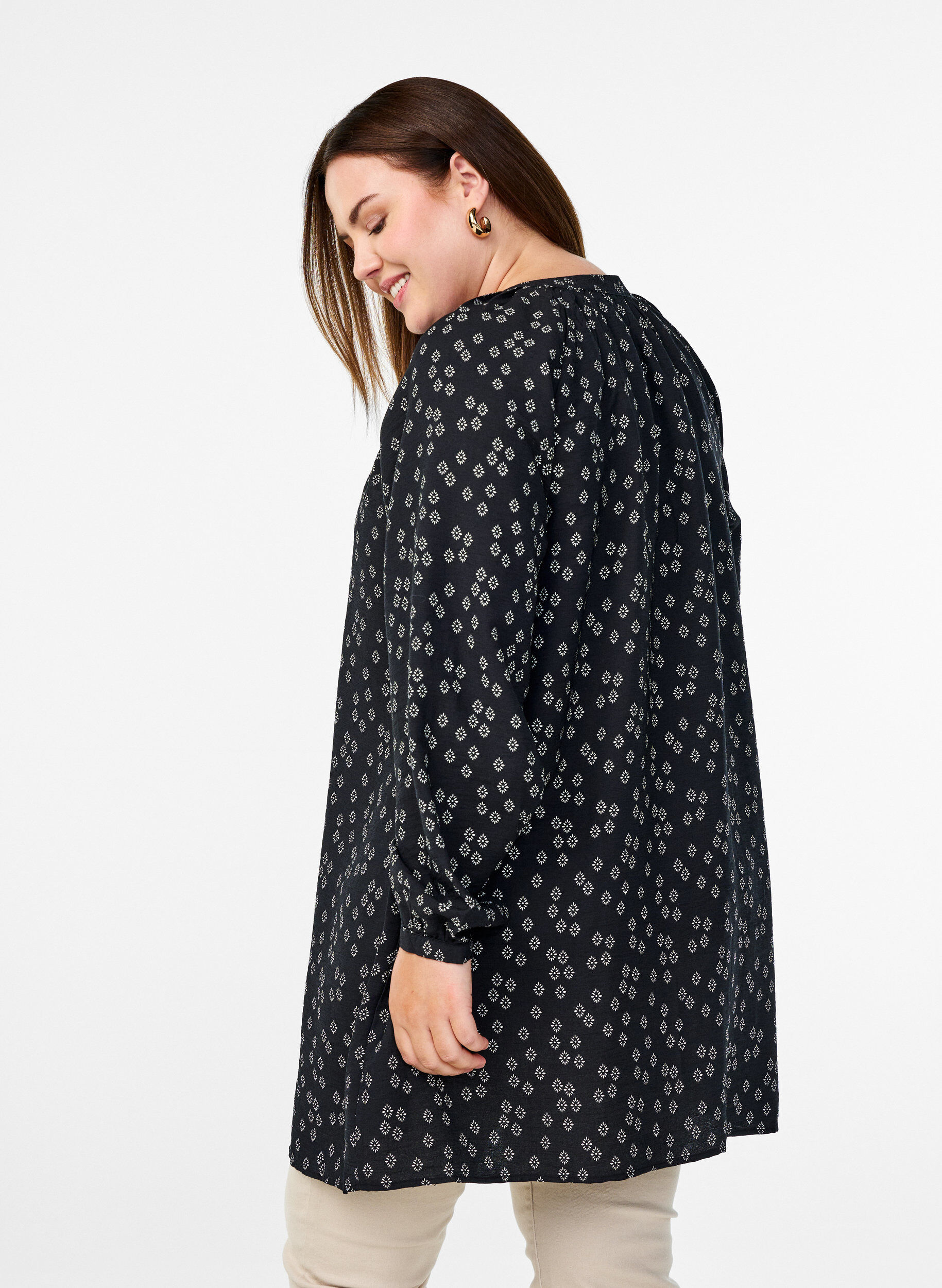 Zizzi Langermet tunika med blomstertrykk, Svart, Model image number 2