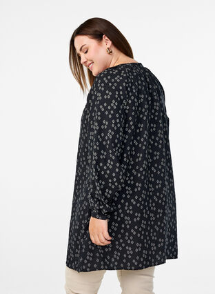 Zizzi Langermet tunika med blomstertrykk, Svart, Model image number 2