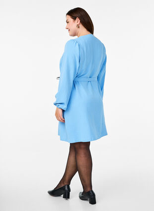 Zizzi Kort omslagskjole med knytebelte, Blå, Model image number 2