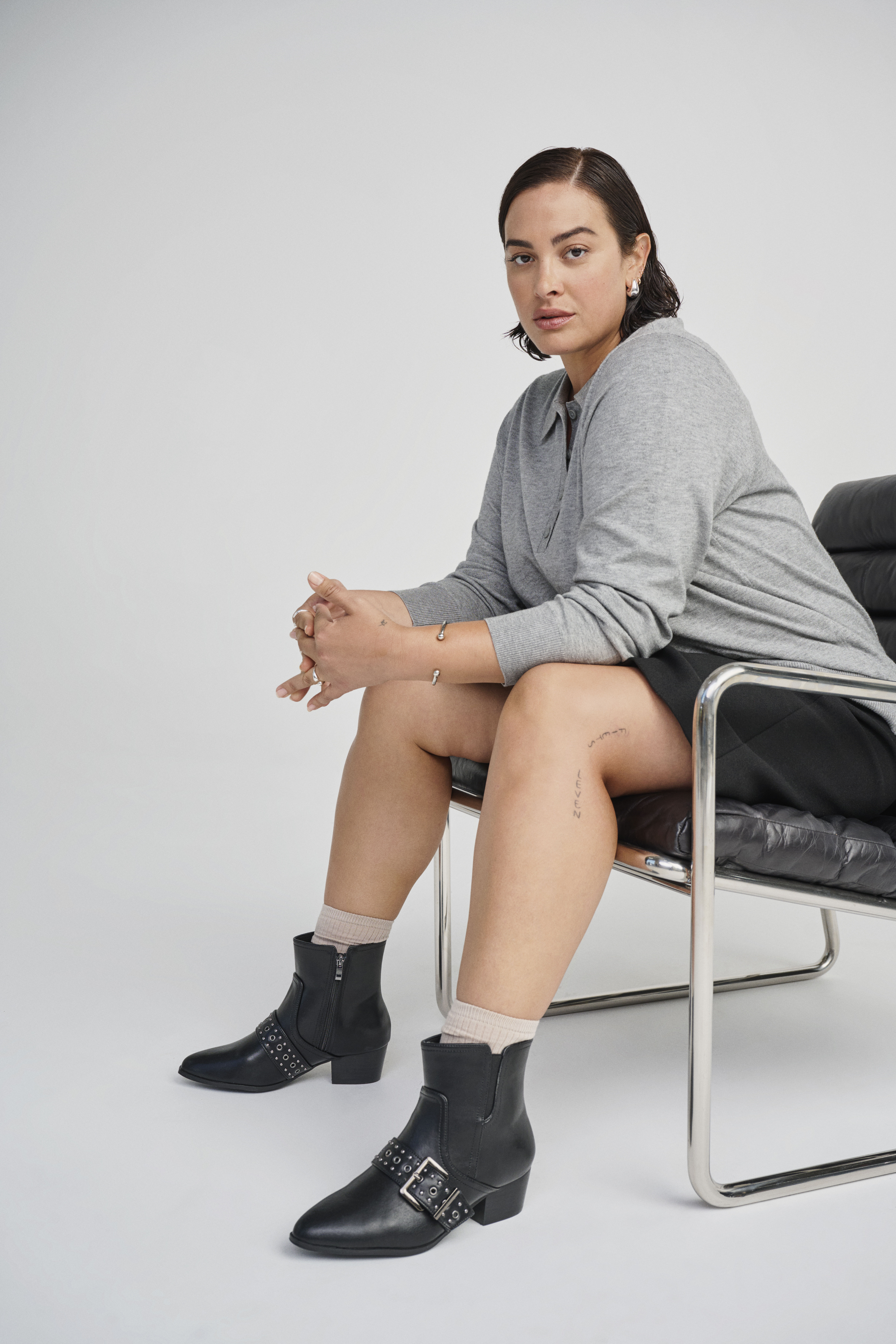 Zizzi Ankelst&oslash;vel med spenne, , Model