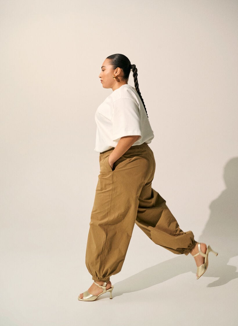 Pumps med &aring;pen t&aring; og firkantet t&aring;, Gull, Image