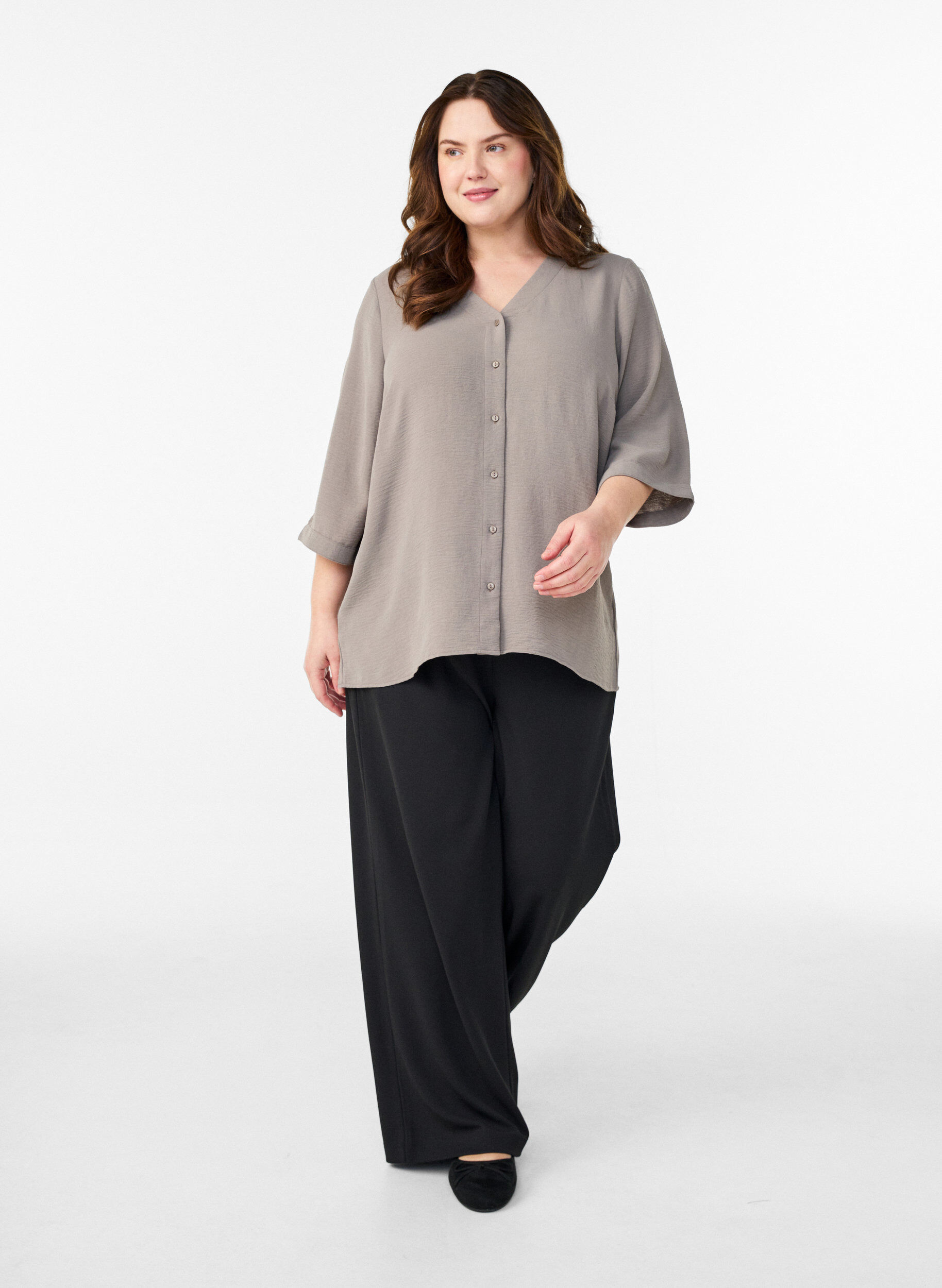 ZizziSkjortebluse med v-hals og 3/4 ermer, Beige, Model image number 1