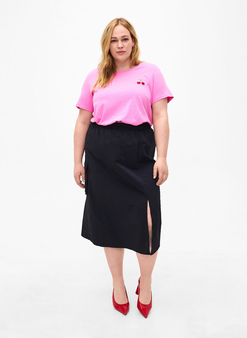 T-skjorte i bomull med broderte kirsebær, Roseb. W. CherryEMB., Model image number 2