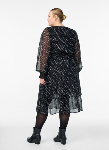 Zizzi Midikjole i chiffon med prikkete mønster, Svart, Model image number 1