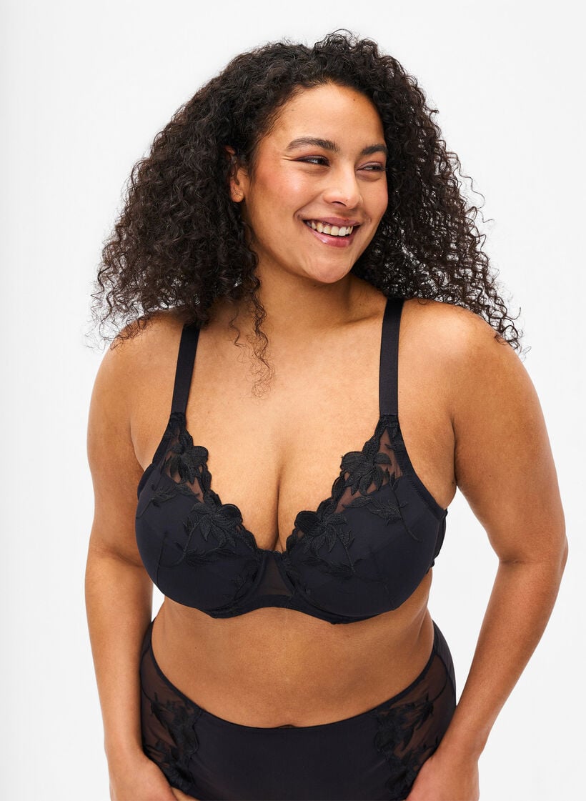 Vattert BH med b&oslash;yle og broderi, Svart, Model image number 0