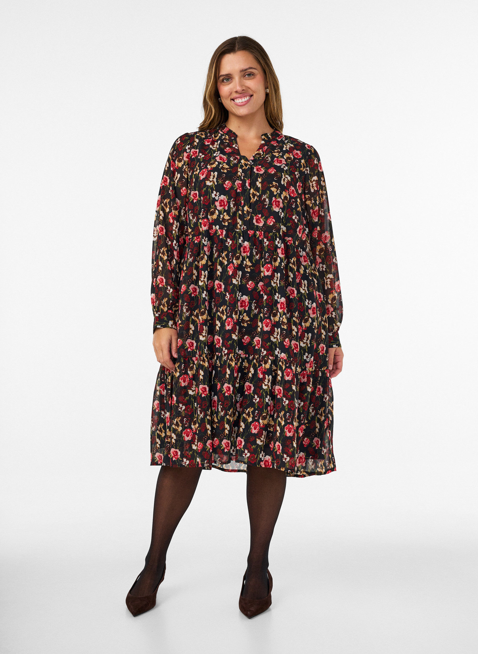 Kjole med heldekkende trykk og volanglag, Svart, Model