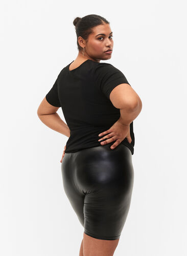 Shiny tettsittende shorts med høyt liv, Black, Model image number 1