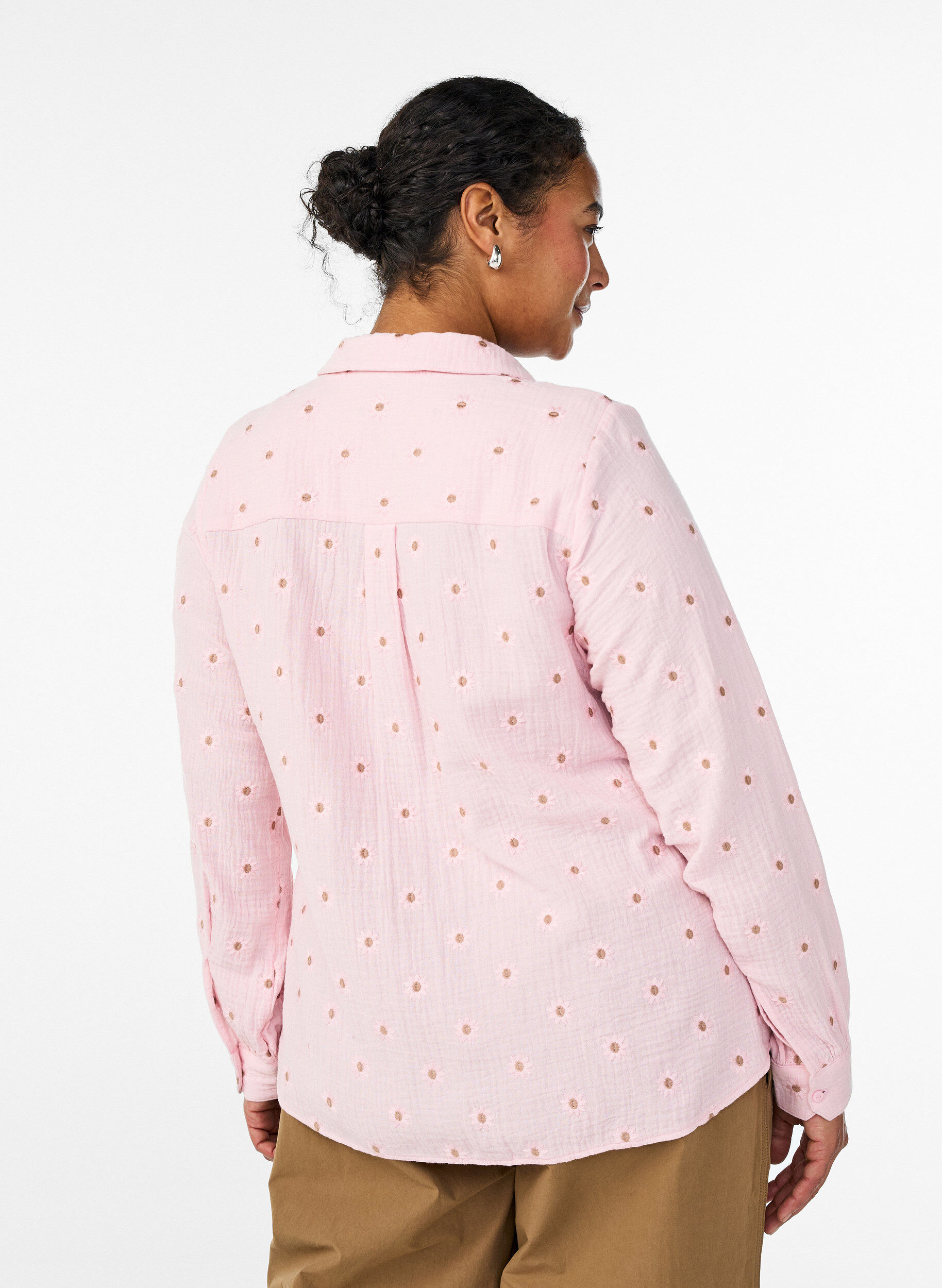 Zizzi Langermet bluse i bomullsmusselin med broderte motiver, Rosa, Model image number 2