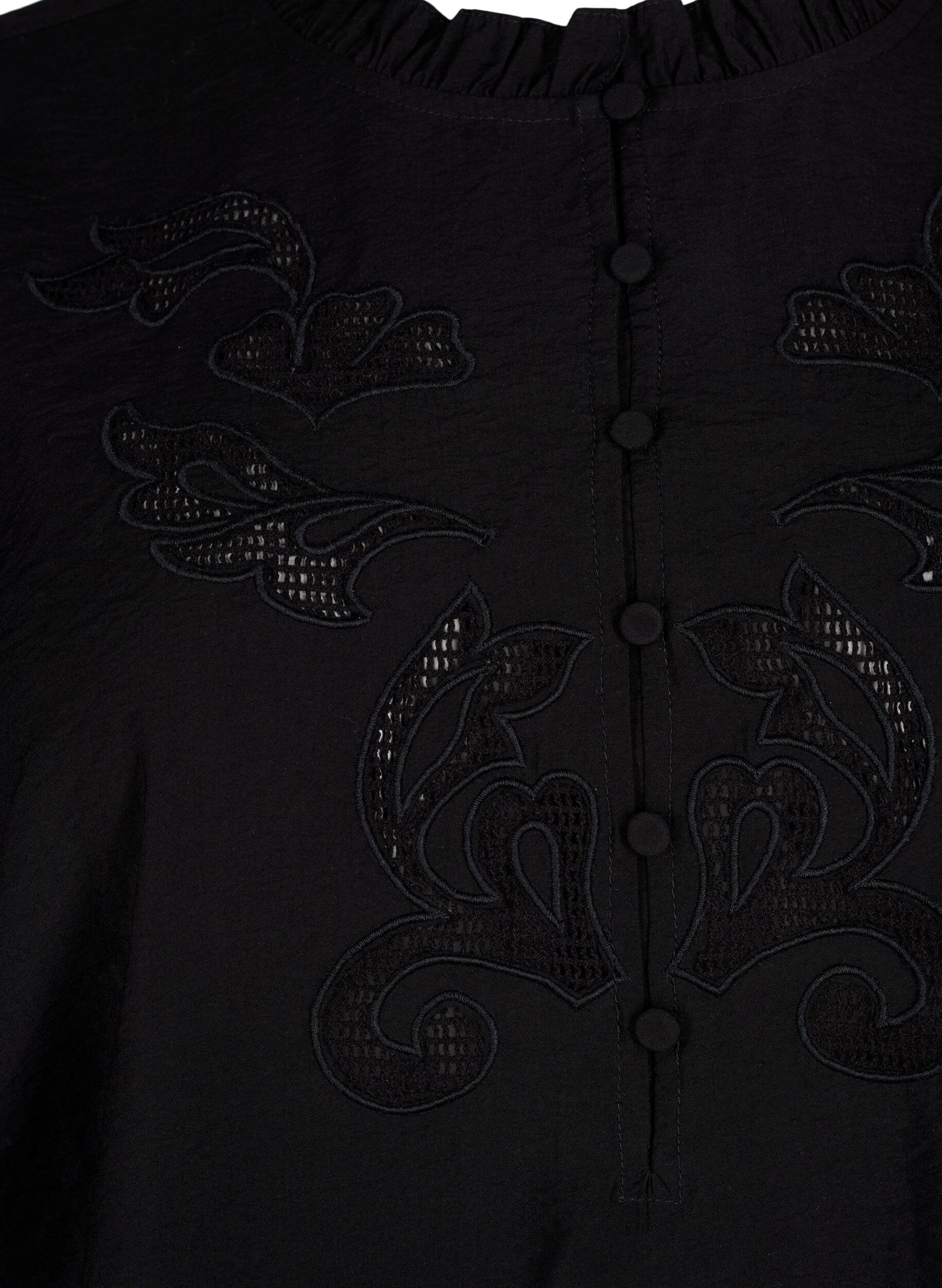Zizzi Bluse med volanger og broderi anglaise, Black, Packshot image number 2