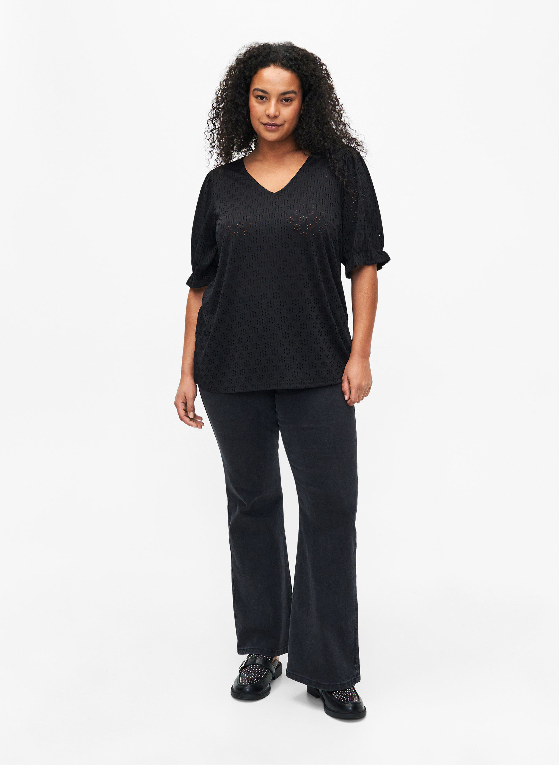 Zizzi Bluse med V-hals og hullm&oslash;nster, Black, Model image number 2