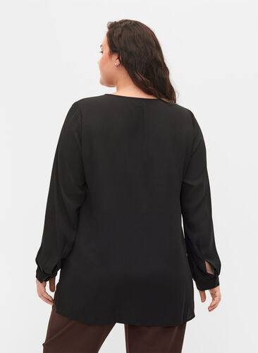 Zizzi Ensfarget skjorte med V-hals, Black, Model image number 1