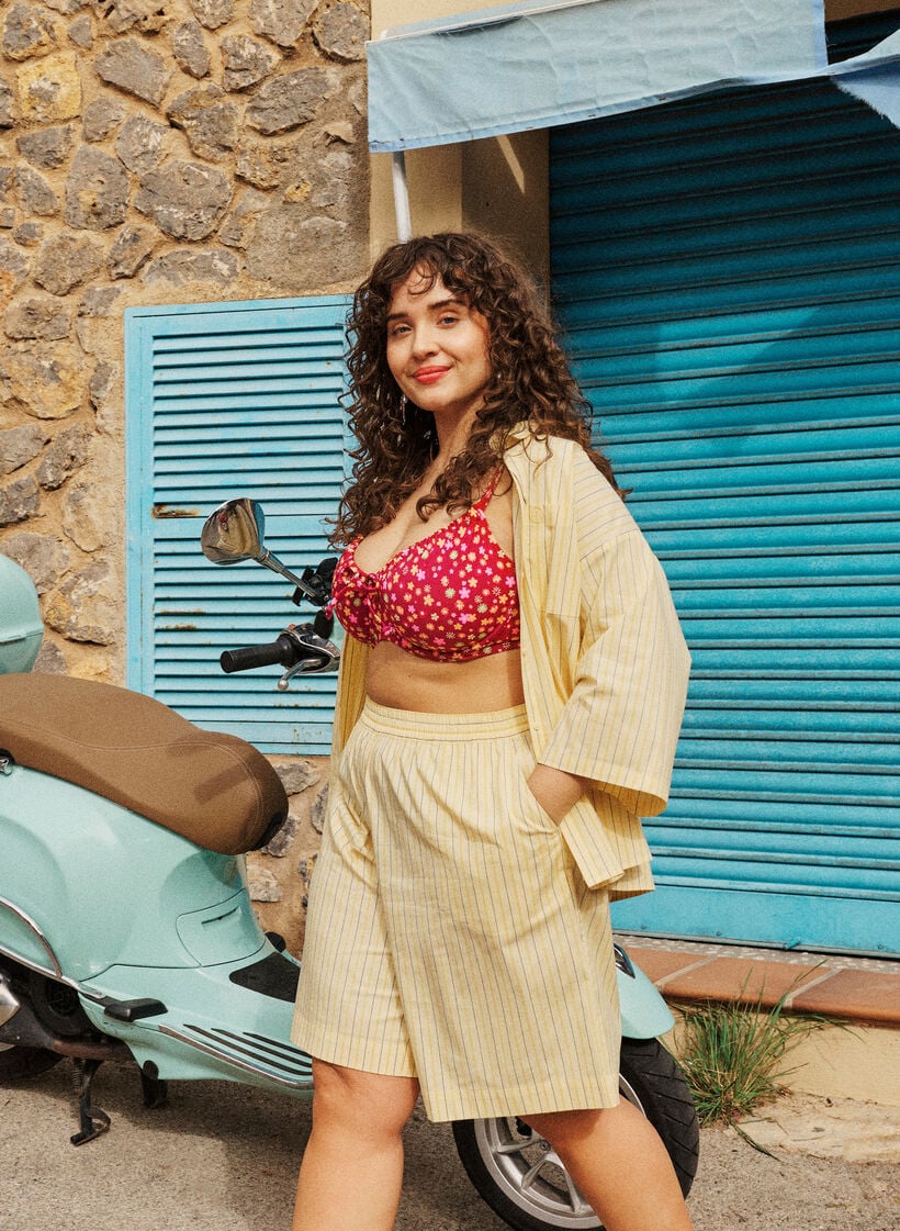 Stripete shorts med h&oslash;y midje og loose fit, Gul, Image