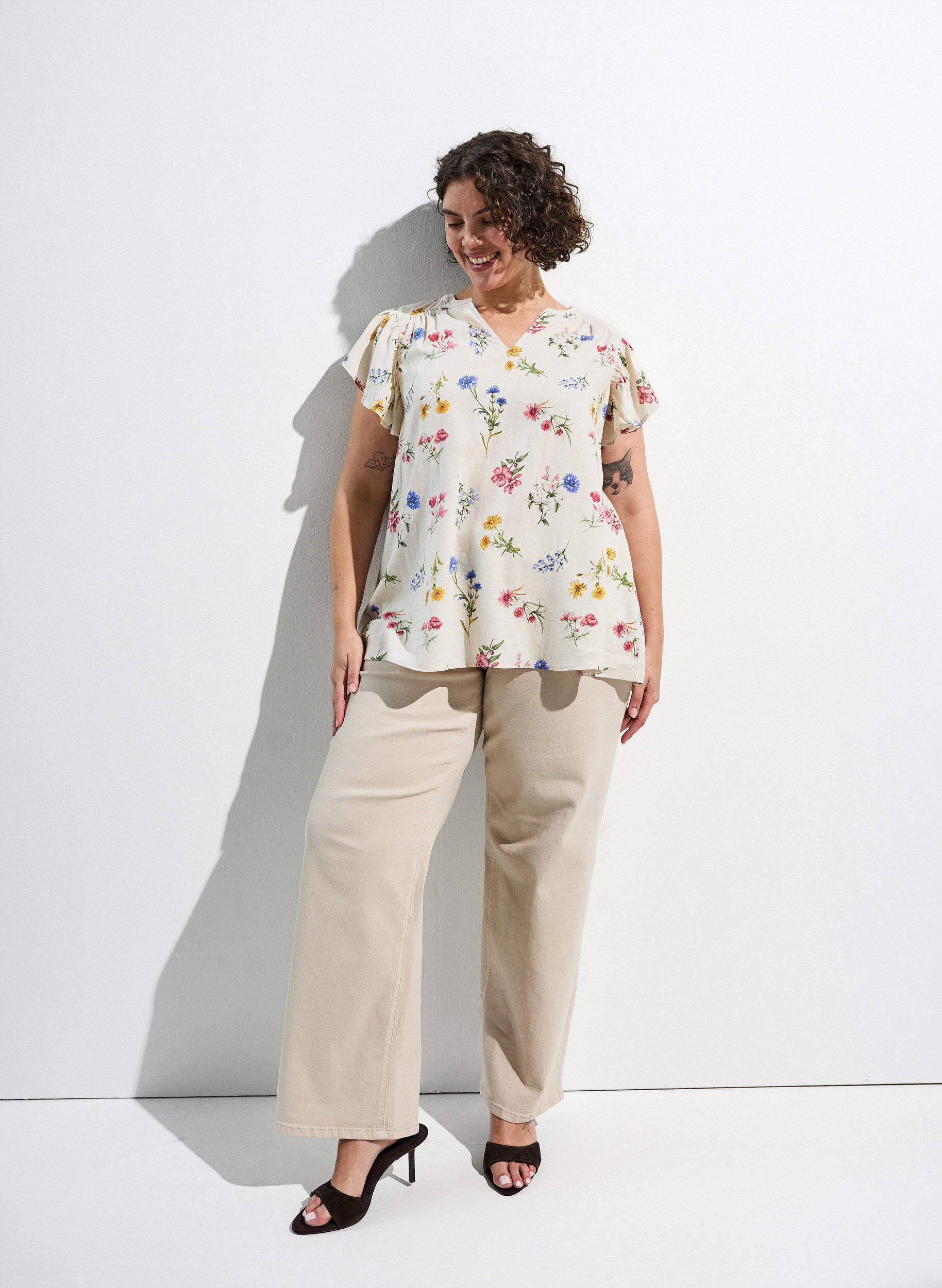 ZizziBluse i viskose og lin med volangermer, Beige, Image image number 0