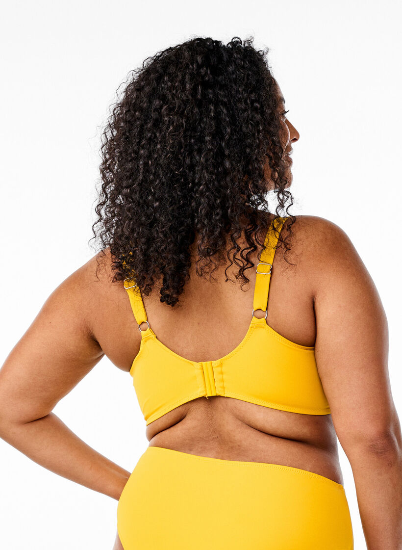 Bikini-topp med spiler og knutedetalj, Old gold, Model