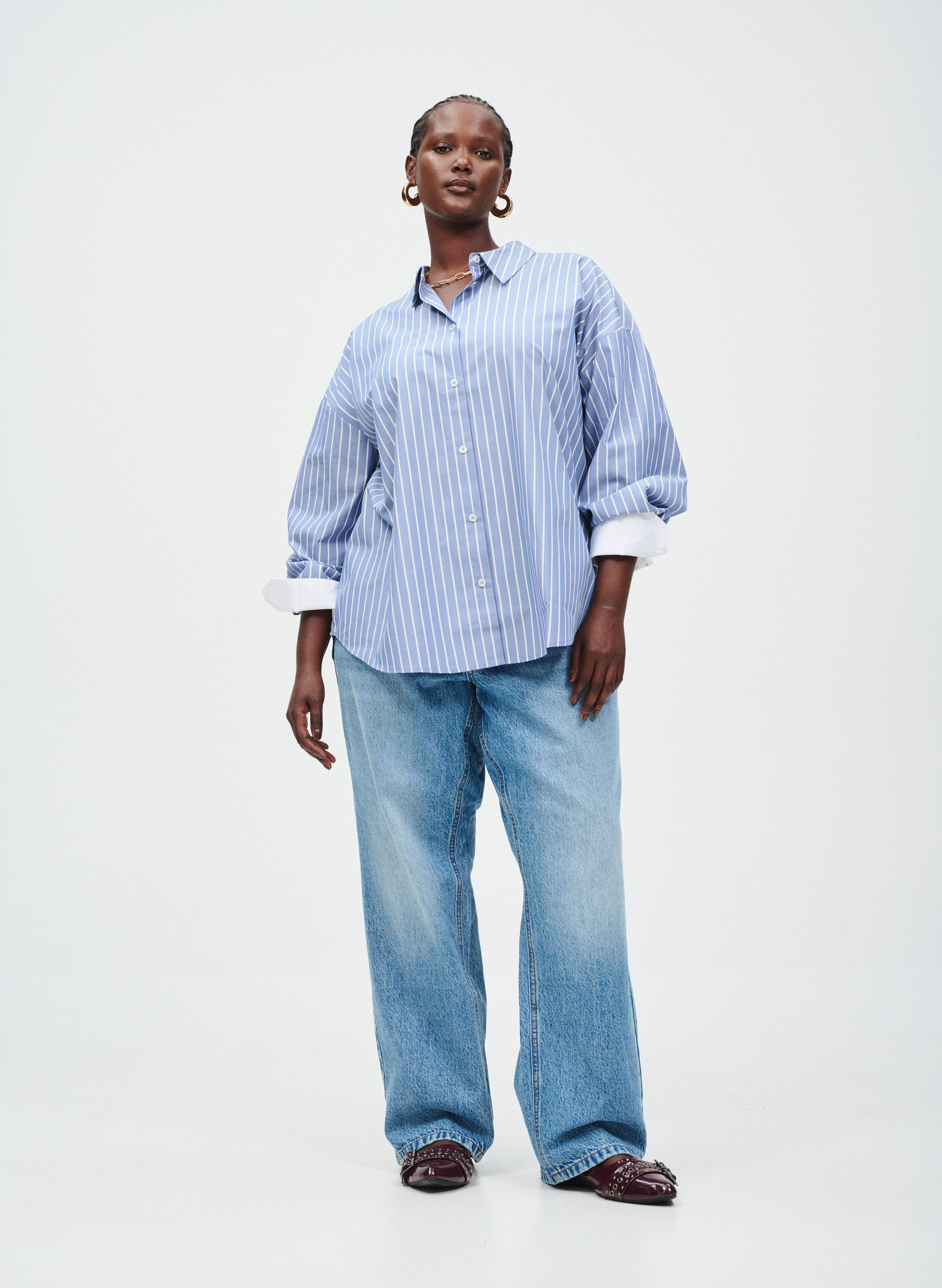 Zizzi Bl&aring; skjorte med striper, , Model