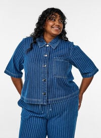 Kort stripete denimskjorte, Blå Kort stripete denimskjorte, Blå, Model