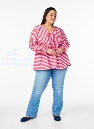 Zizzi Bluse med striper og sløyfer, Rød, Model image number 1