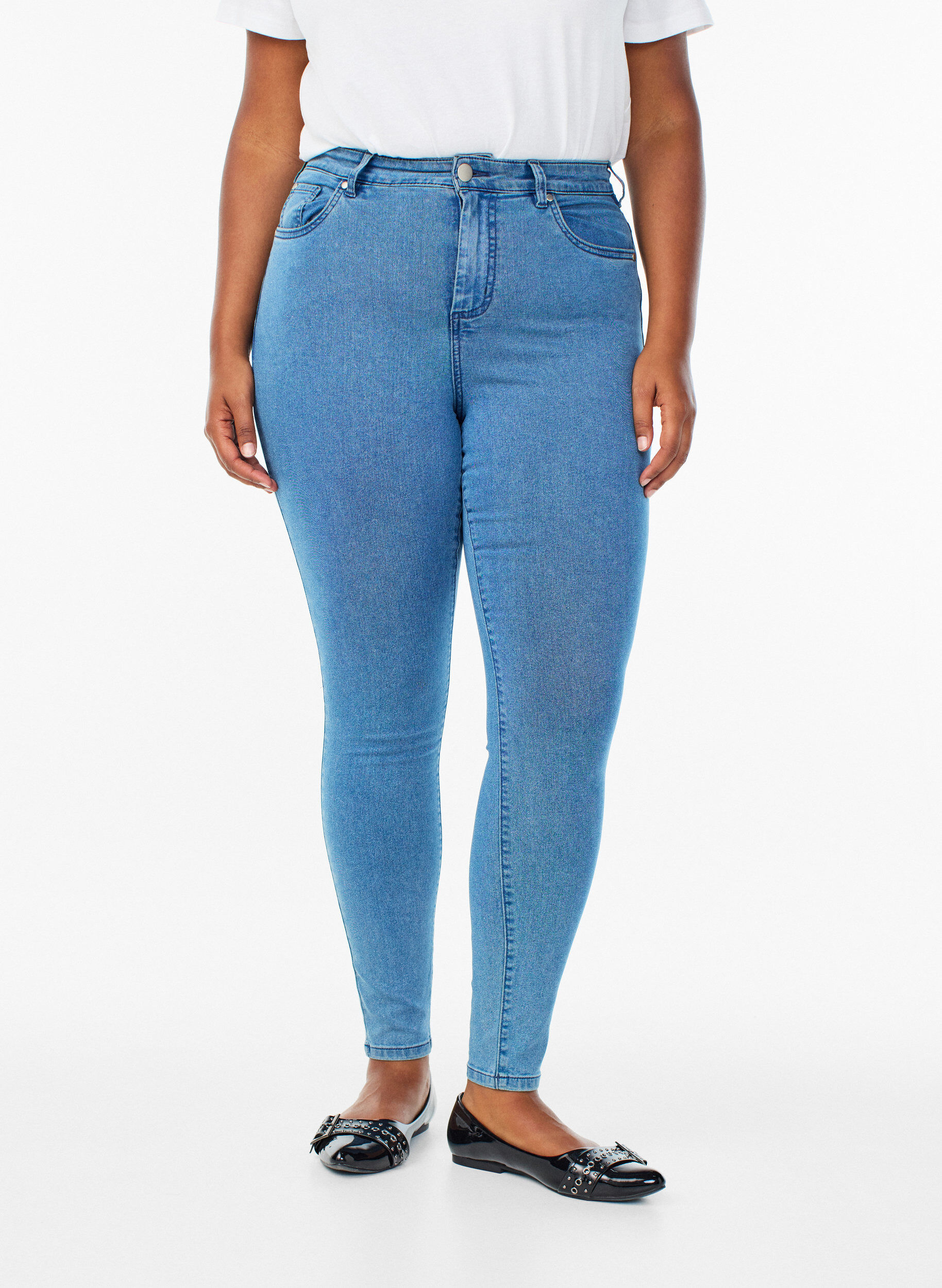 Zizzi Amy super slim fit jeans med h&oslash;y midje, Bl&aring;, Model image number 2