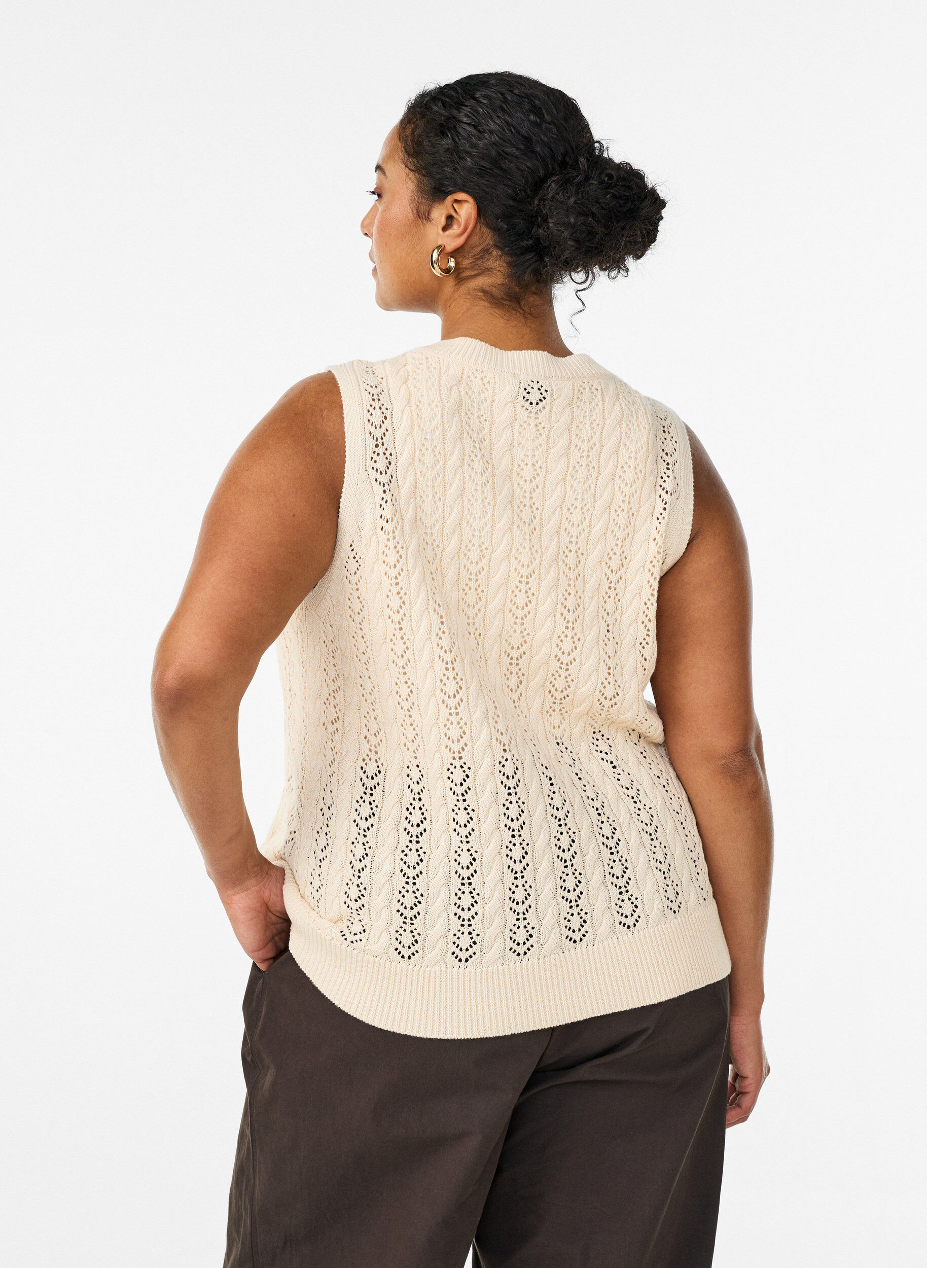 Zizzi Strikket vest med hullbroderi og knyting, Beige, Model image number 2