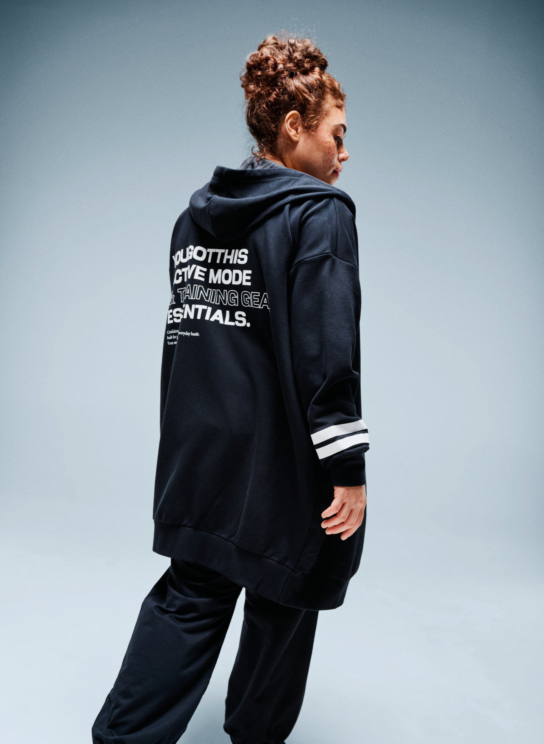 Lang cardigan med trykte detaljer