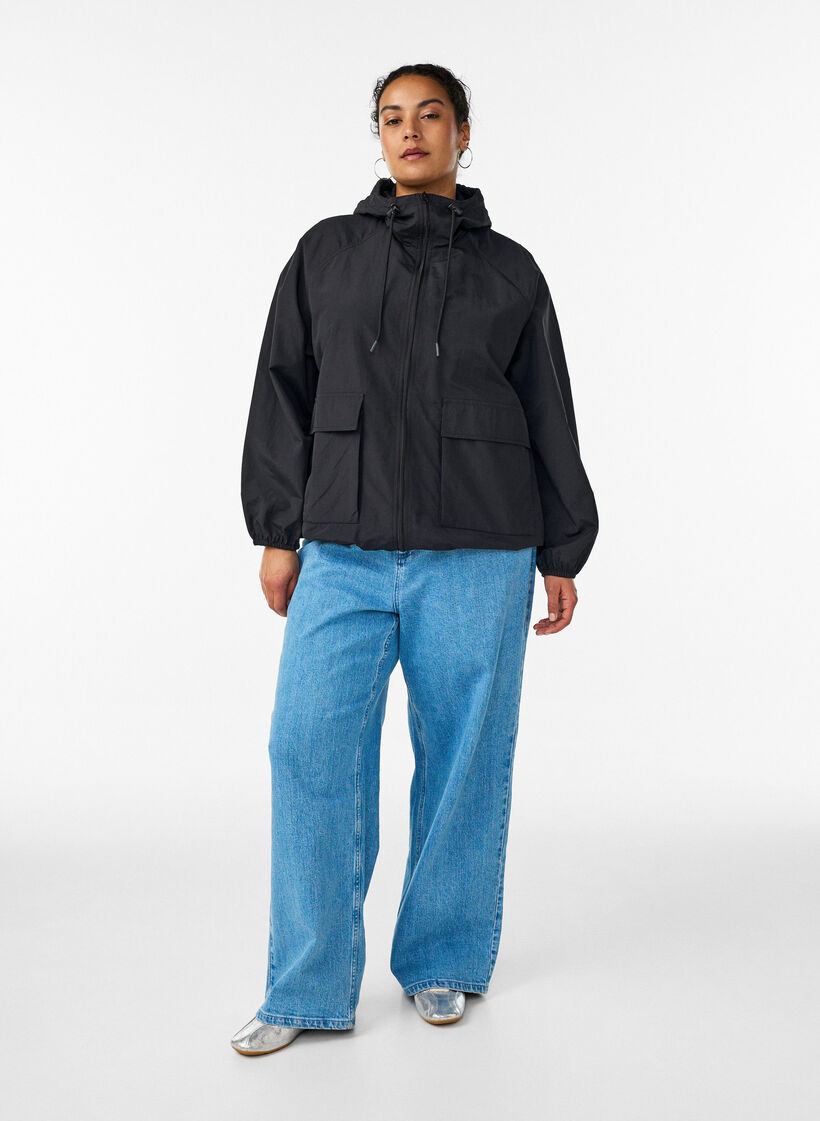 Lett jakke med hette og lommer, Svart, Model image number 1