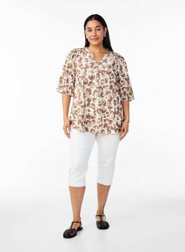 Zizzi Bluse med leopardtrykk og halvlange ermer, Hvit, Model image number 1