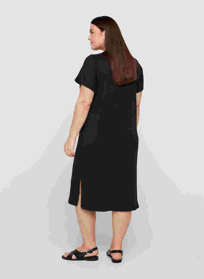 Kortermet ribbet kjole med splitter, Black, Model image number 1