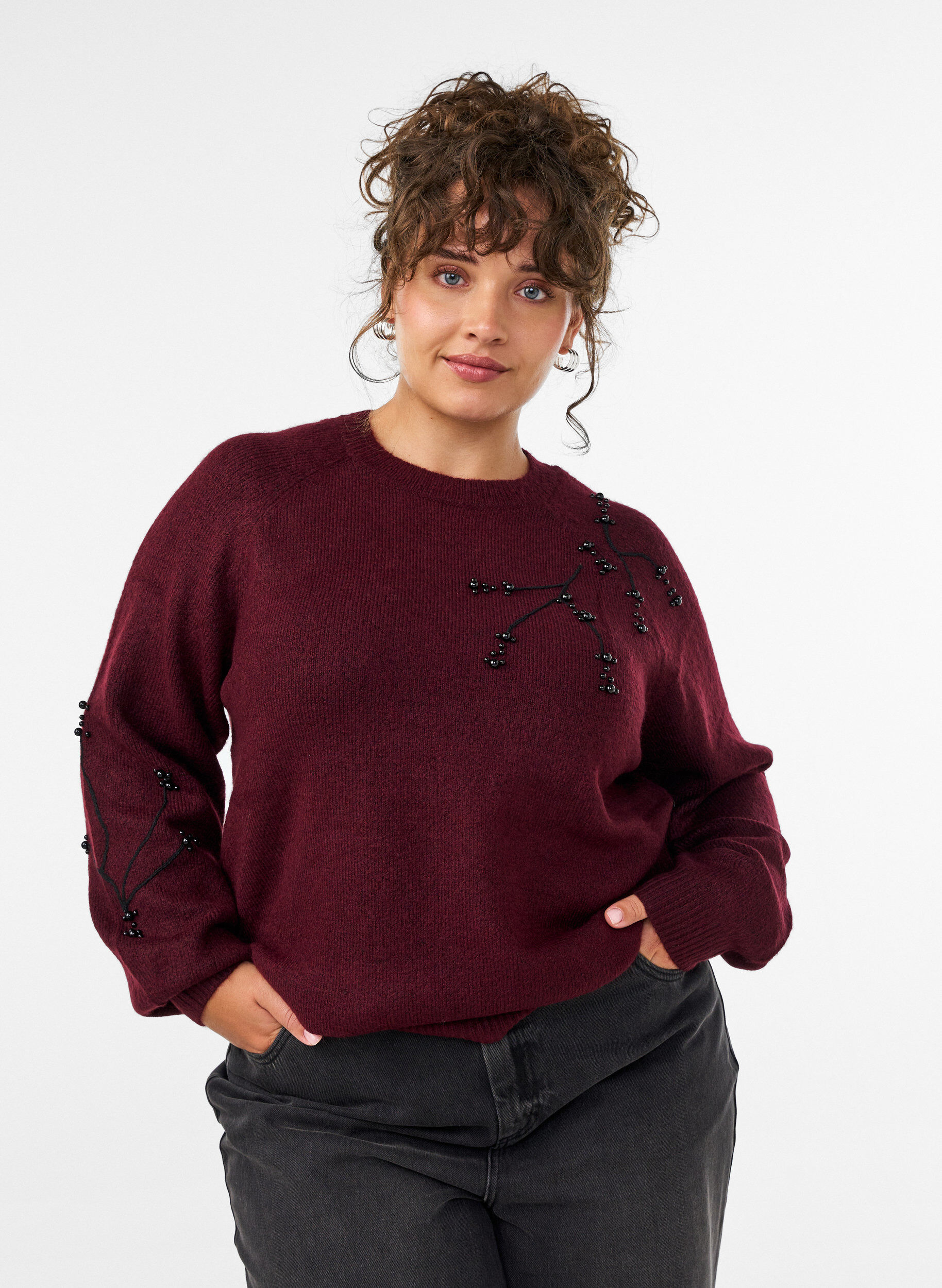 Genser med perlebroderi, R&oslash;d, Model