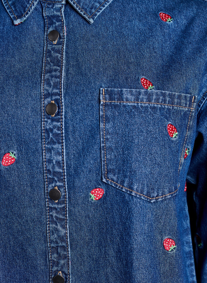 Denimskjorte med broderte jordbær, B. D. Strawberries, Packshot