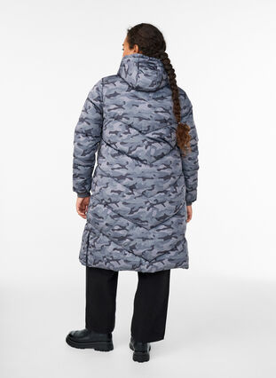Zizzi Lang kamuflasje pufferjakke, Grå, Model image number 2