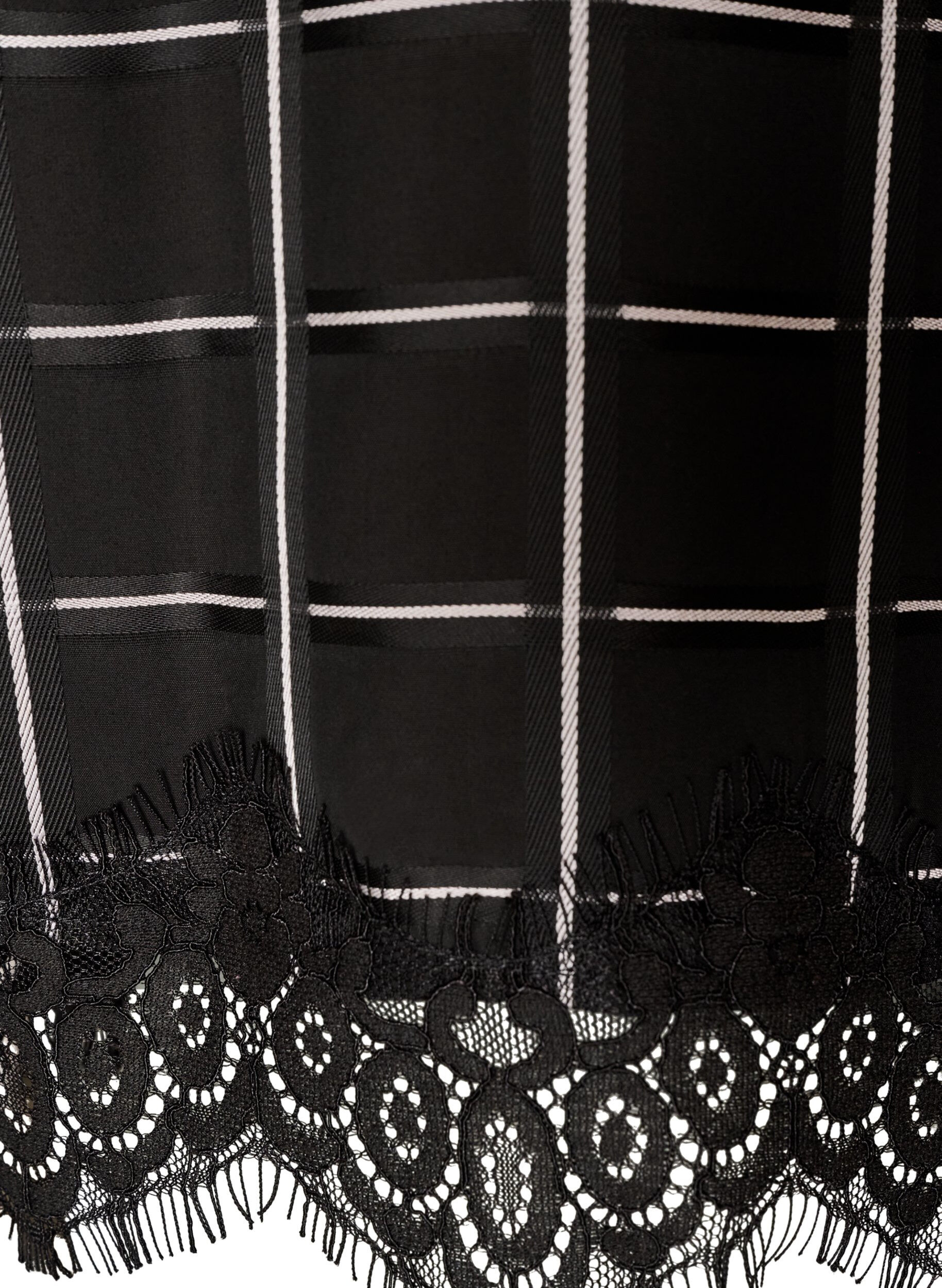 ZizziRutet bluse med blondekant og albuelange ermer, Svart, Packshot image number 3