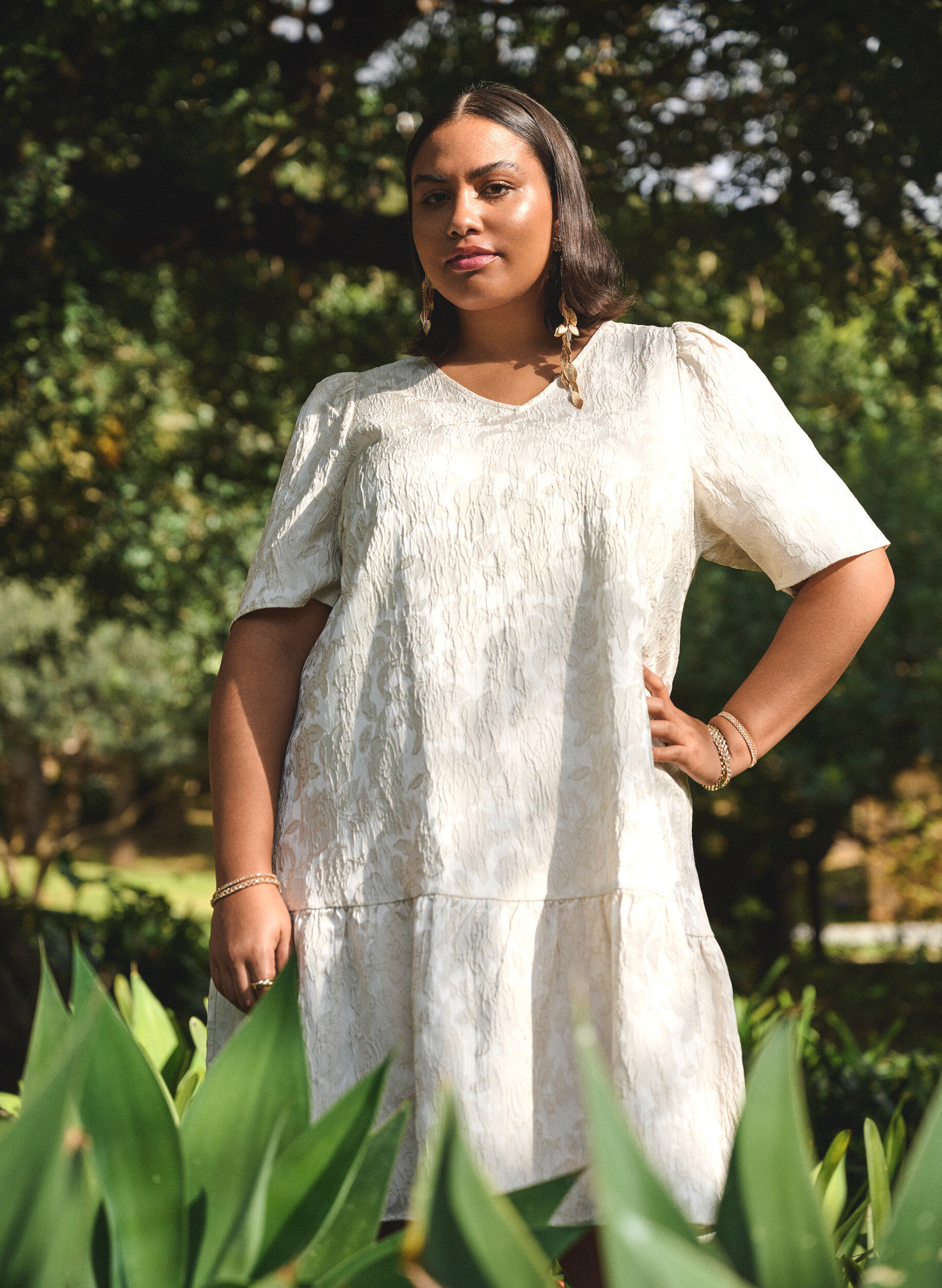 Zizzi Knelang jacquard kjole med korte ermer, Whisper White, Image image number 0