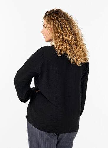 Zizzi Langermet bluse med V-hals, Black, Model image number 1