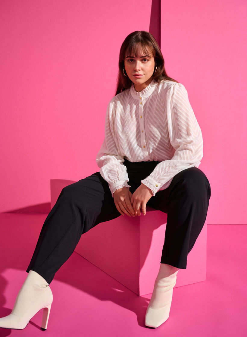 Skjortebluse med volanger og mønstret tekstur, Snow White, Image image number 0