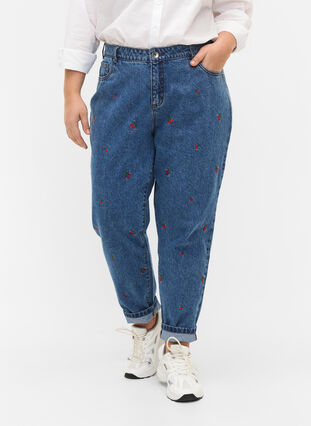 Mille mom-fit jeans med broderi, Light Blue Cherry, Model image number 2
