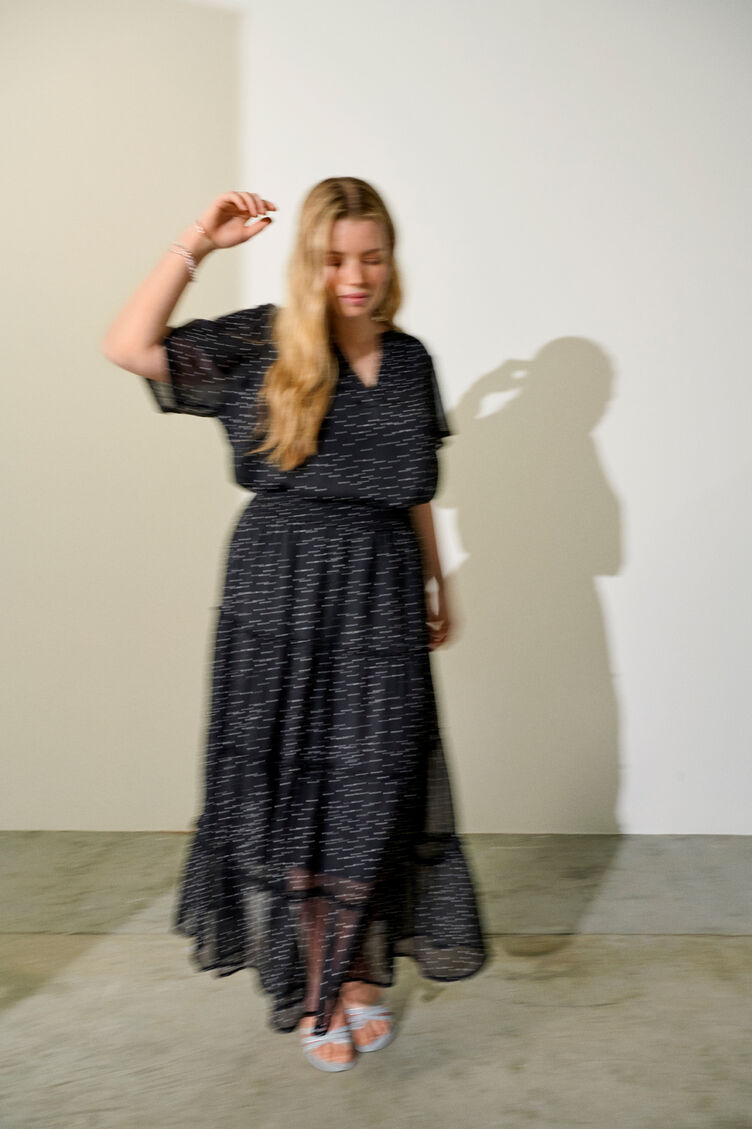 Svart sett med prikker, , Model