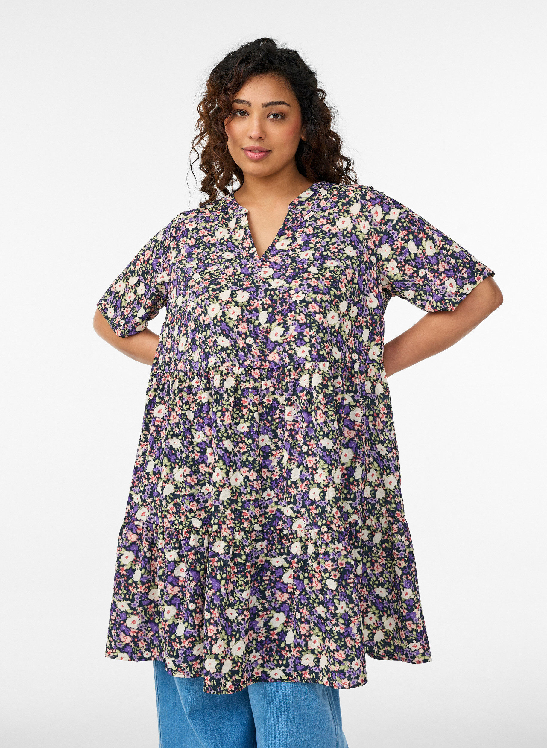 Zizzi Kortermet kjole med A-linje og kuttlinjer, Lilla, Model image number 0